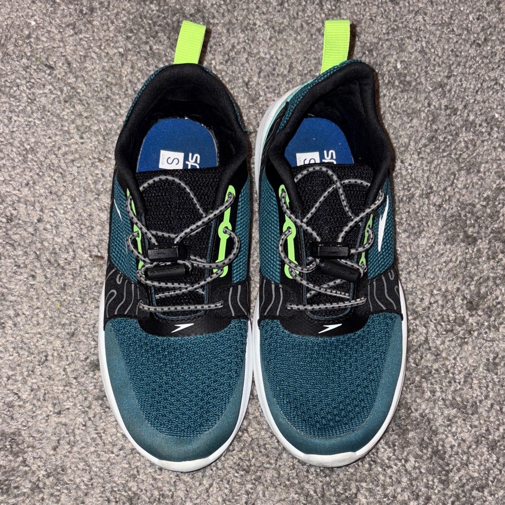 Speedo Black and Green Kids Sneakers